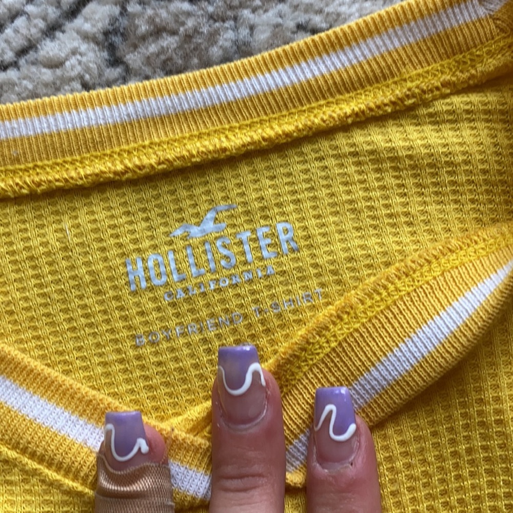 YELLOW HOLLISTER SWEATER💙